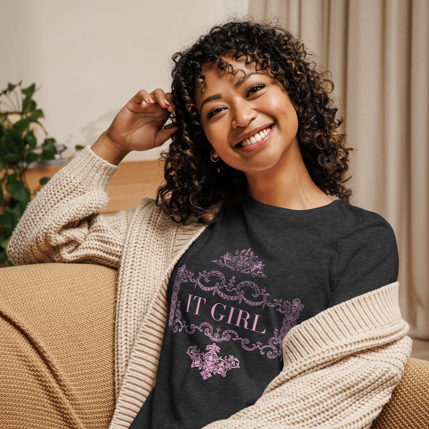 It Girl - Women's Relaxed T-Shirt