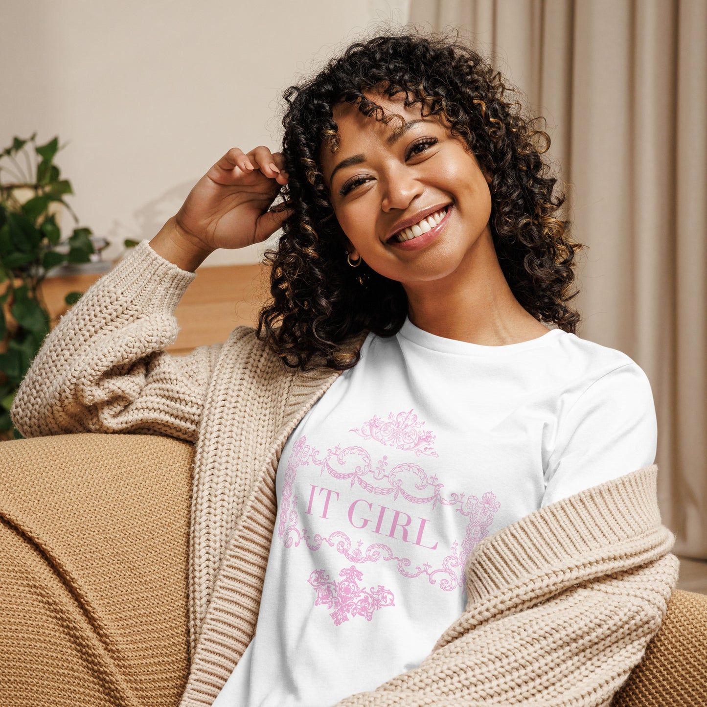 It Girl - Women's Relaxed T-Shirt